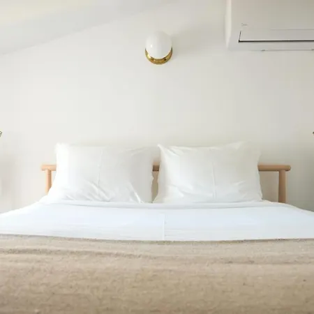 Apartment Plum Guide - New Mocambo Lisbon